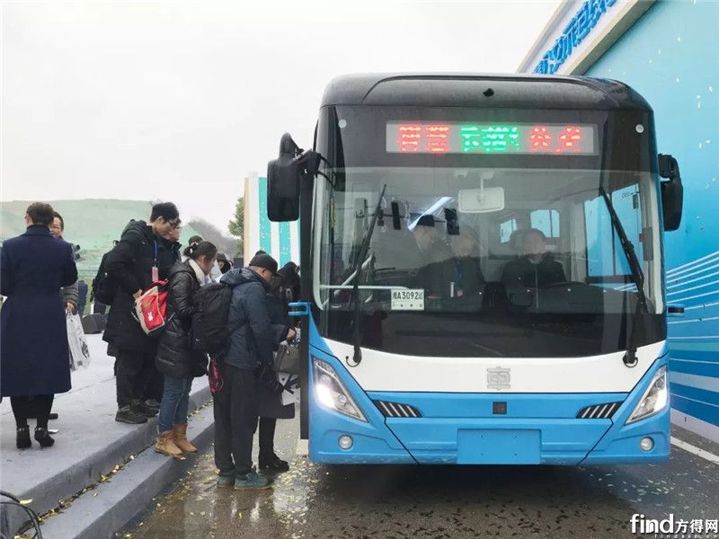 中国中车智能驾驶公交车在法国载客试运营