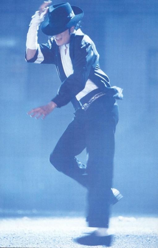 迈克尔杰克逊个人资料及照片 (迈克尔杰克逊的歌 流行音乐之王的不朽传奇 迈克尔杰克逊的音乐)