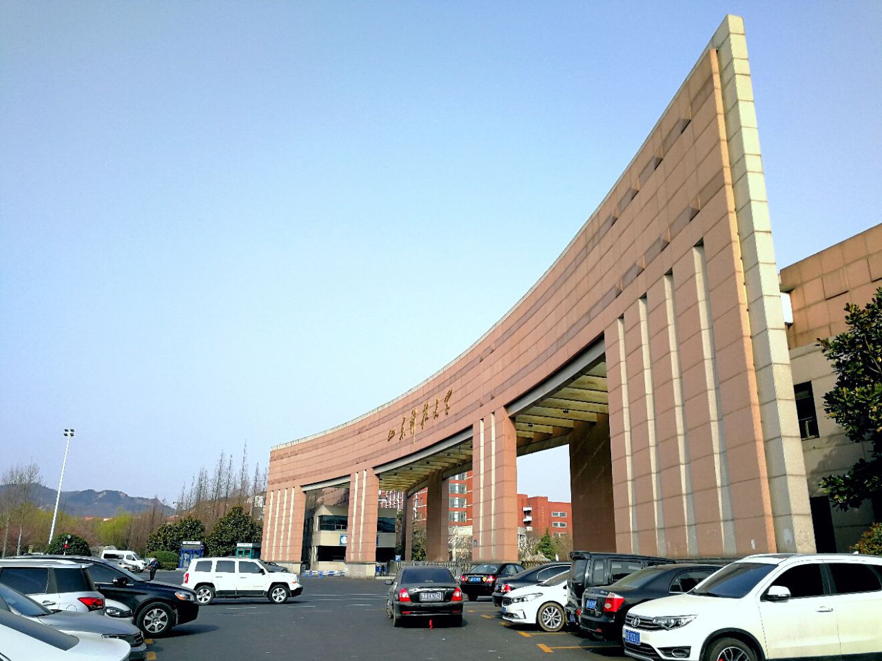 青岛科技大学