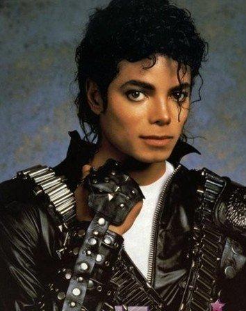 迈克尔杰克逊个人资料及照片 (迈克尔杰克逊是男是女 探究迈克尔杰克逊是男是女的真相)
